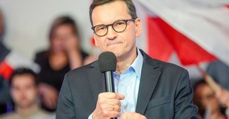 "Rżnie głupa". Polityk KO ripostuje Morawieckiemu