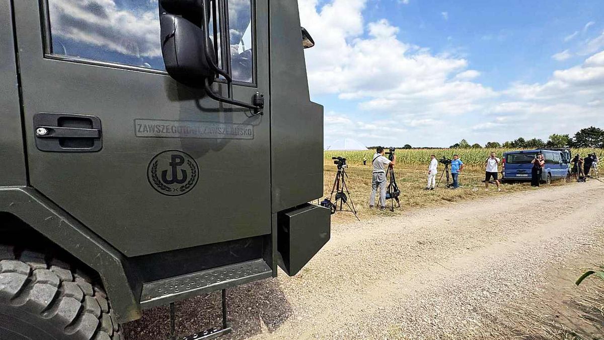 Służby i dziennikarze w akcji w Osinach
