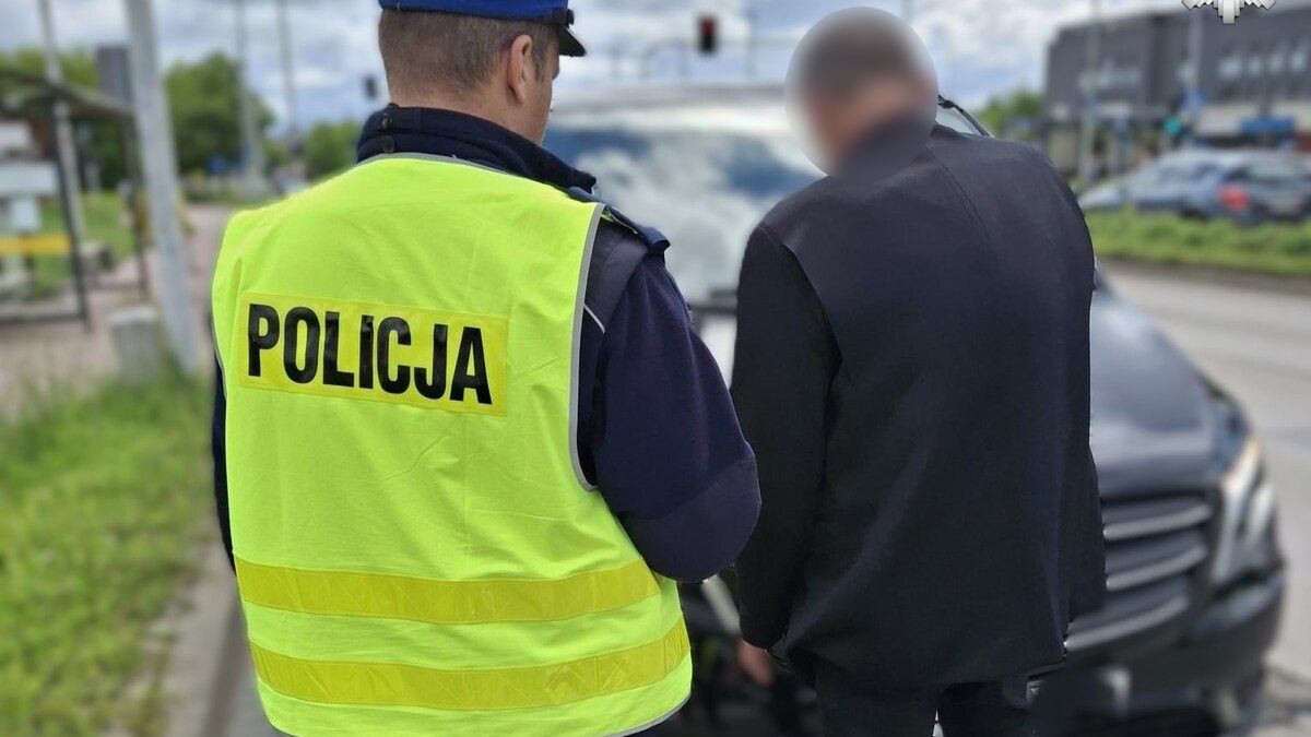 Mężczyzna jechał pijany karawanem