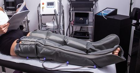 Presoterapia (masaż kompresyjny) - wskazania medyczne i estetyczne, przeciwwskazania, działanie