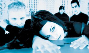 Ponad 20 lat później. Evanescence znów pnie się na szczyt