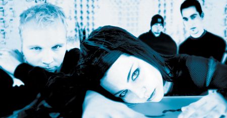 Ponad 20 lat później. Evanescence znów pnie się na szczyt