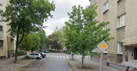 "Chwycił mnie za sukienkę rozdzierając ją". Rowerzysty szuka policja