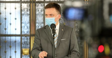 Szymon Hołownia liderem opozycji. Najnowszy sondaż