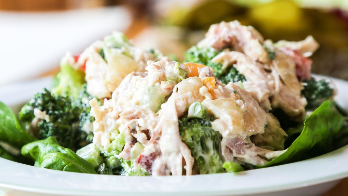 Sałatka brokuła z kurczakiem