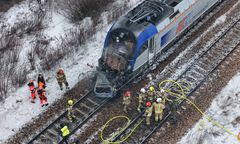 Zderzenie pociągów z samochodem. Odsłonili kulisy. "Wcisnął guzik i uciekł z kabiny"