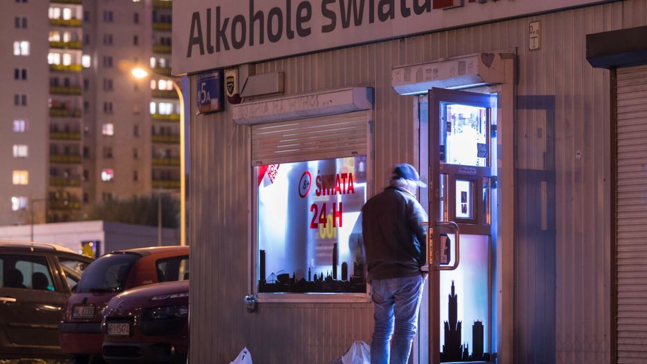 Większość warszawiaków chce nocnej prohibicji