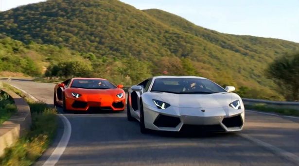 Dwa Lamborghini Aventador w swoim naturalnym środowisku [wideo]
