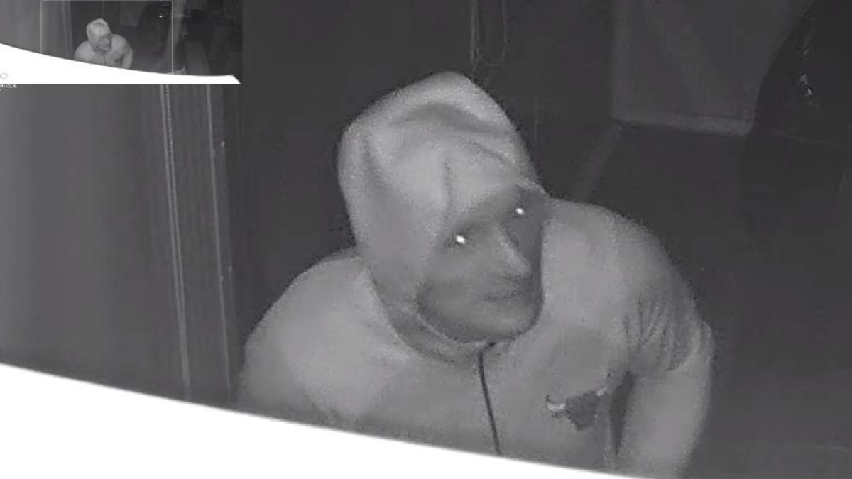 Policja poszukuje mężczyzny podejrzanego o kradzież wędlin i gotówki