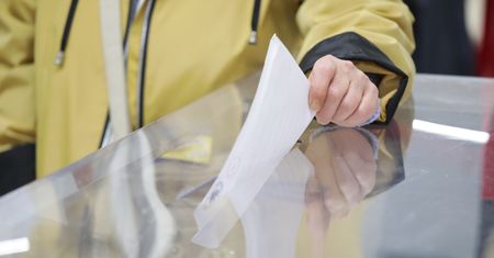 Na kogo zagłosują wyborcy Mentzena? Ekspert: nie skoczą w przepaść