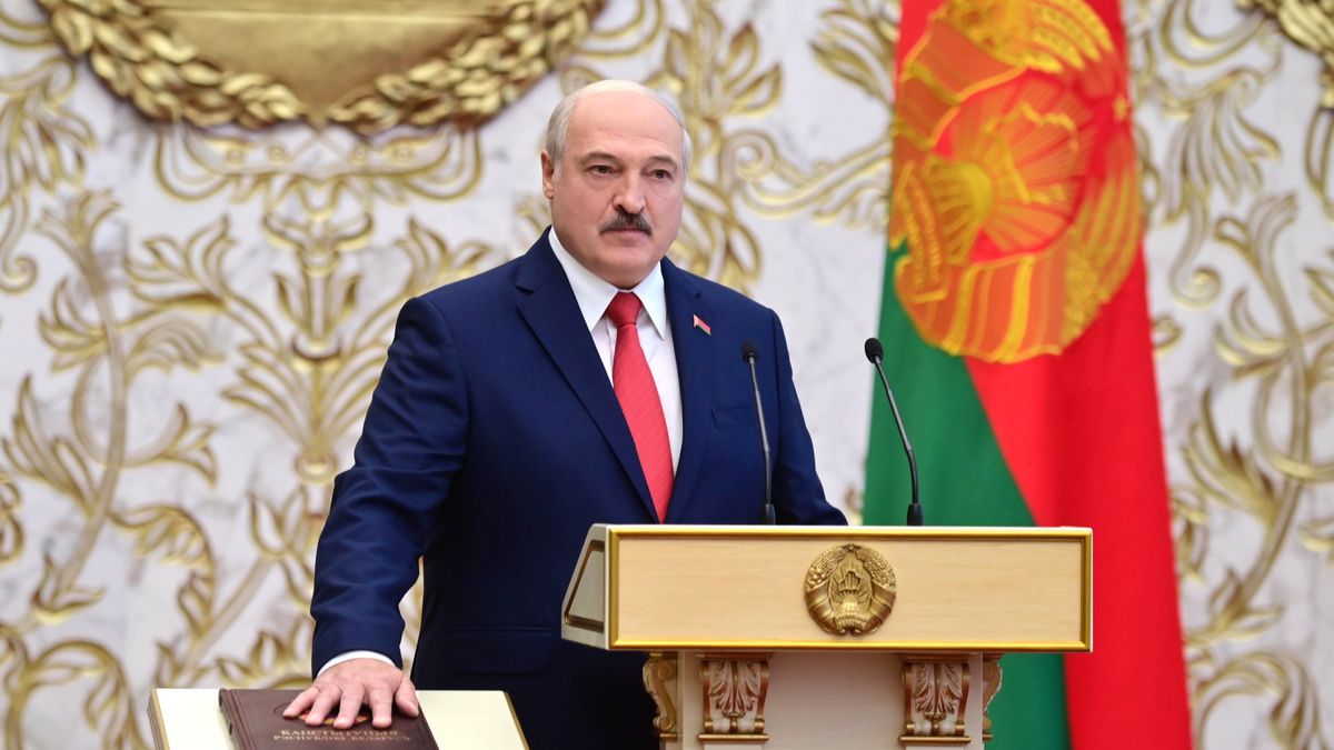 MINSK, BELARUS - SEPTEMBER 23, 2020: Belarus' President-Elect Alexander Lukashenko takes oath of office during an inauguration ceremony at the Palace of Independence. Andrei Stasevich/BelTA/TASS (Photo by Andrei Stasevich\TASS via Getty Images)