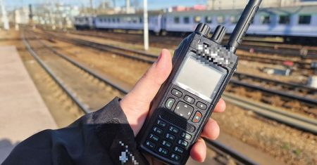 Zatrzymywał pociągi we Wrocławiu. Szokujące, co było w mieszkaniu 57-latka