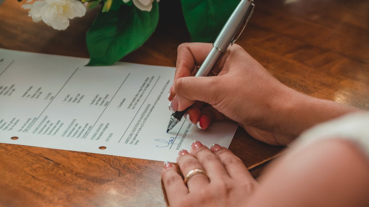 Umowa przedwstępna sprzedaży nieruchomości, mieszkania i działki