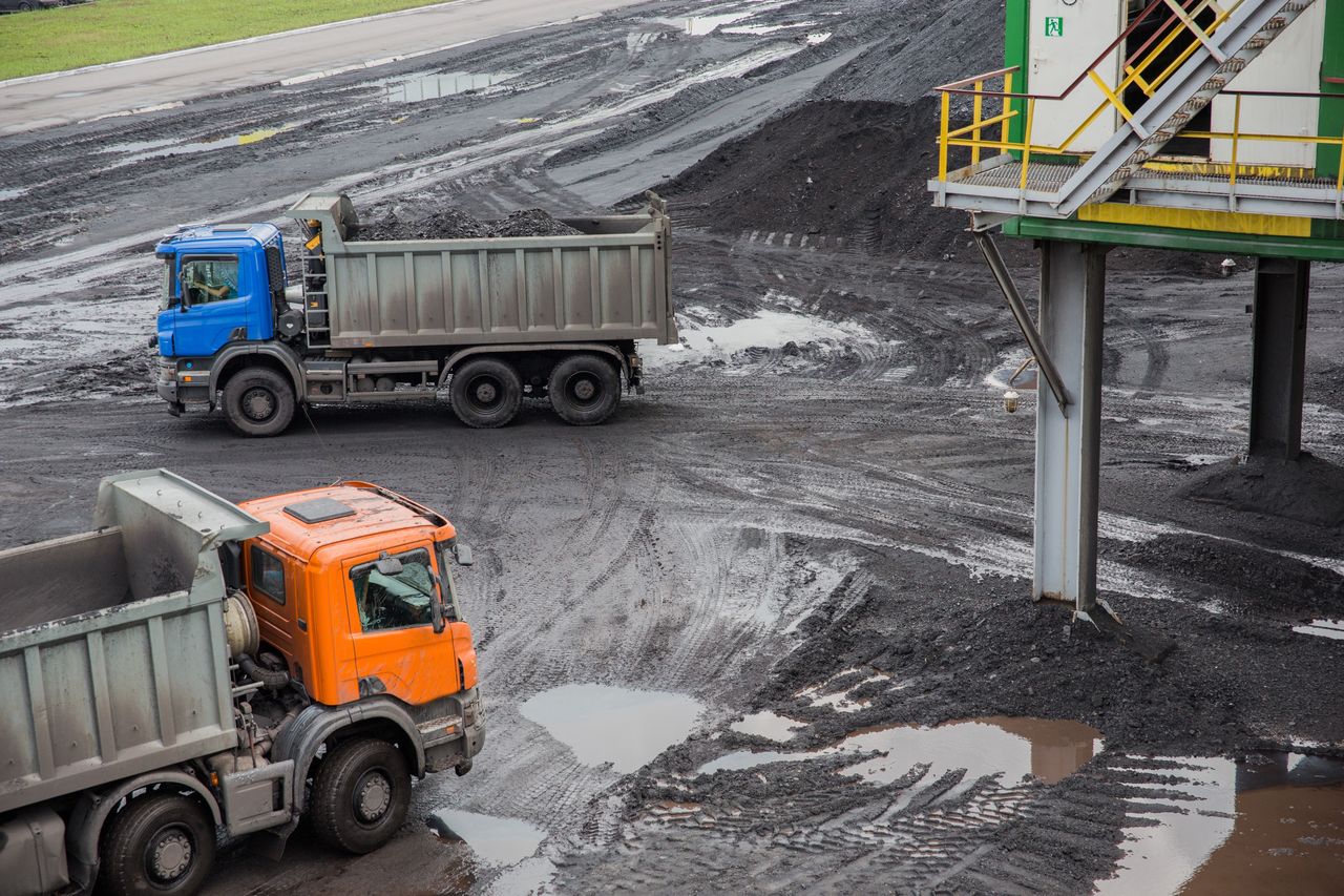 Składy węgla padają jak muchy. Wskazują jedną przyczynę