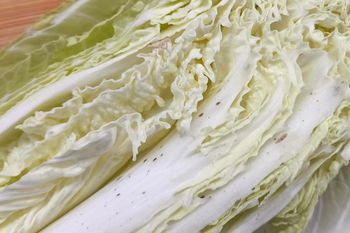 Czarne kropki na kapuście. Nie wyrzucaj. Sprawdź, do czego możesz ją wykorzystać