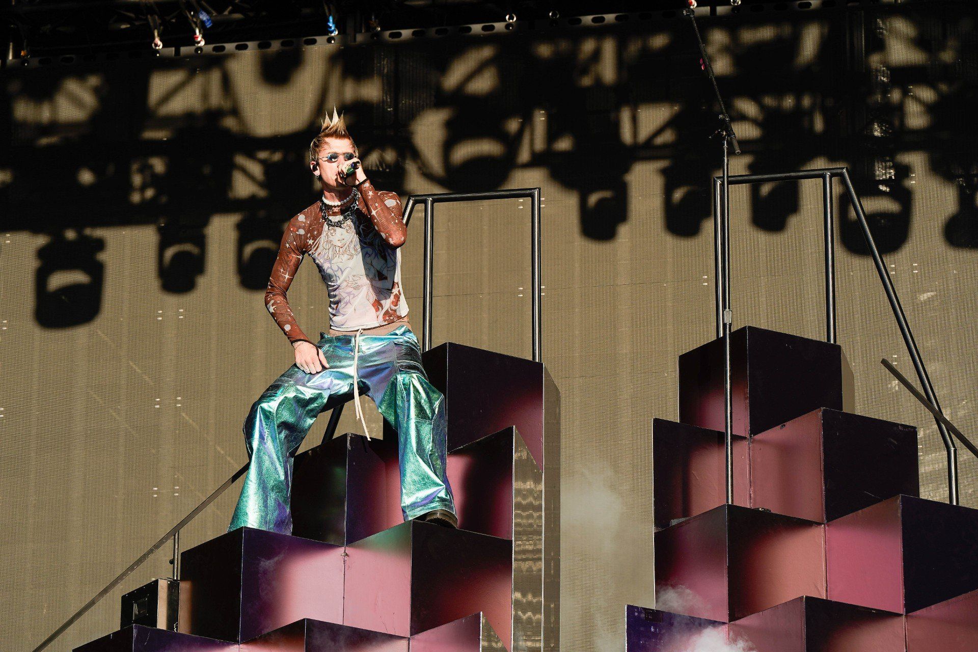 W 2023 Machine Gun Kelly wystąpił na Openerze.