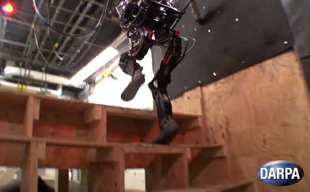 Terminator z Boston Dynamics kontra schody [wideo]