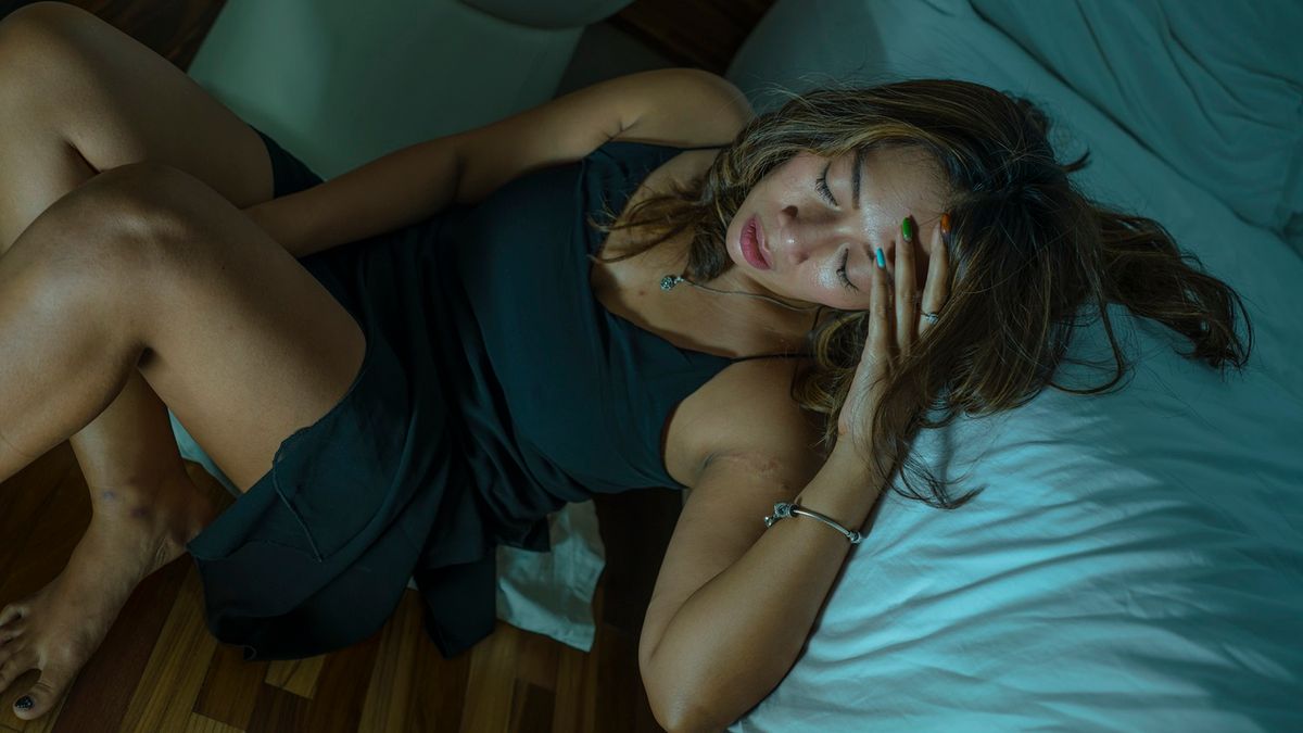 Pojawia się w nocy i utrudnia zasypianie. Tak może objawiać się nowotwór