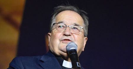 Głodni? "Ojciec Dyrektor" zaprasza na obiad i deser. Jakie są CENY w knajpce związanej z fundacją Tadeusza Rydzyka?