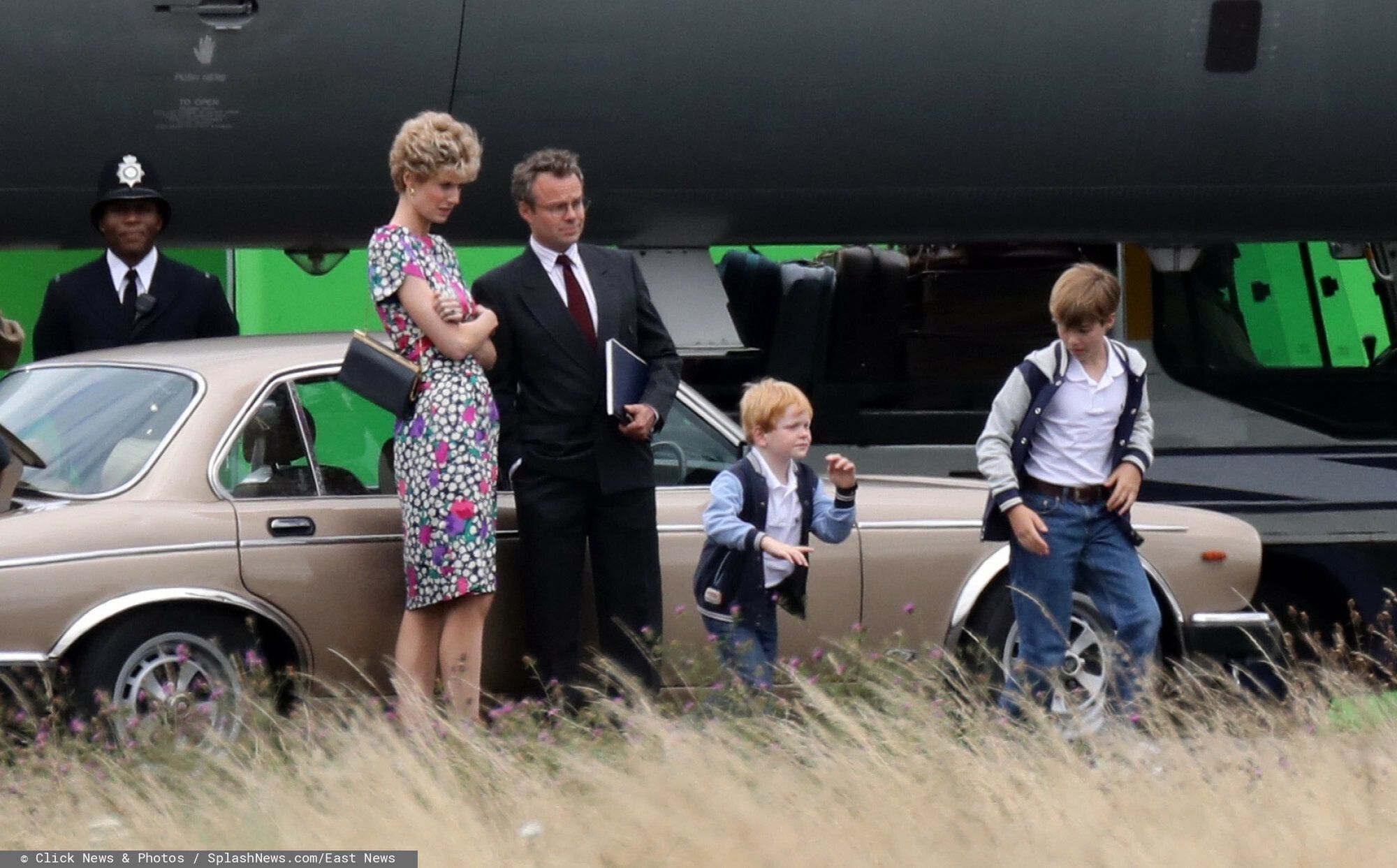 Elizabeth Debicki i pozostali aktorzy na planie "The Crown". Będziecie oglądać? 