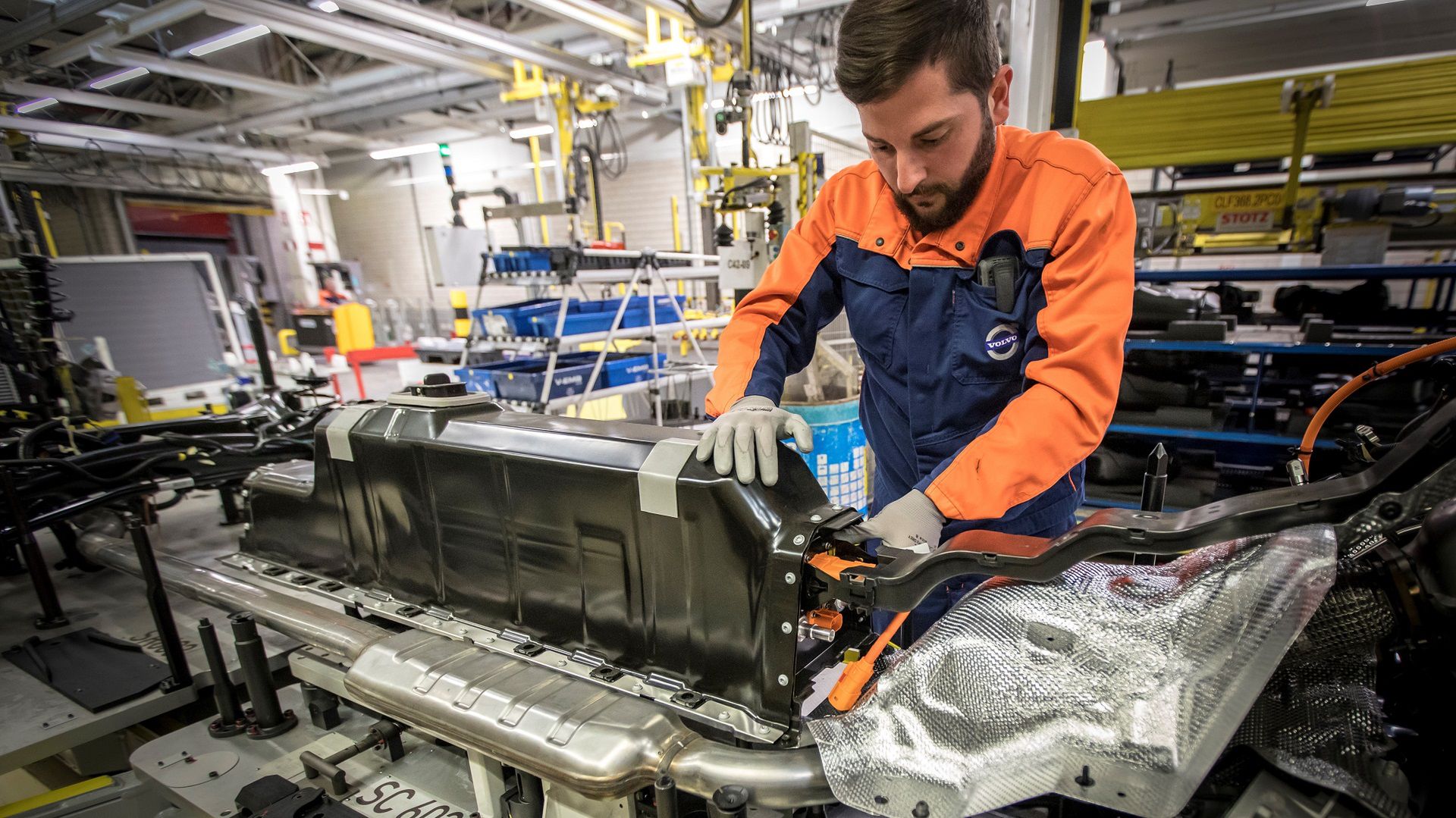 Akumulatory są wykorzystywane nie tylko w samochodach elektrycznych, ale i coraz popularniejszych hybrydach typu plug-in (fot. Newspress)