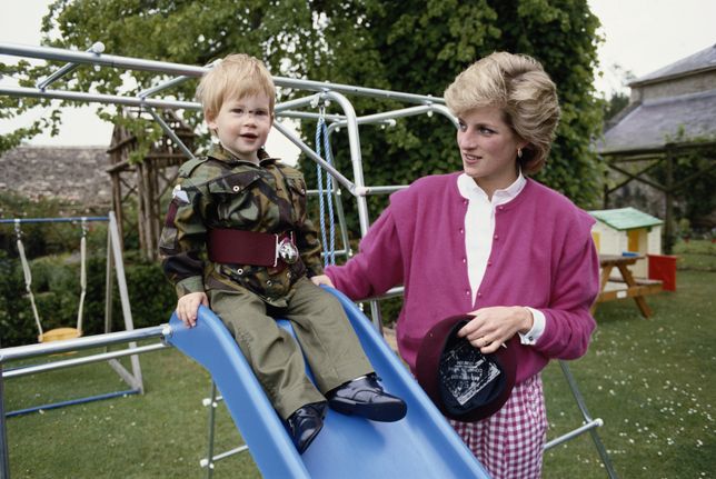 Księżna Diana z księciem Harrym w 1986 r.