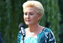 Agata Kornhauser-Duda złożyła życzenia nauczycielom. Jej różowa marynarka to hit