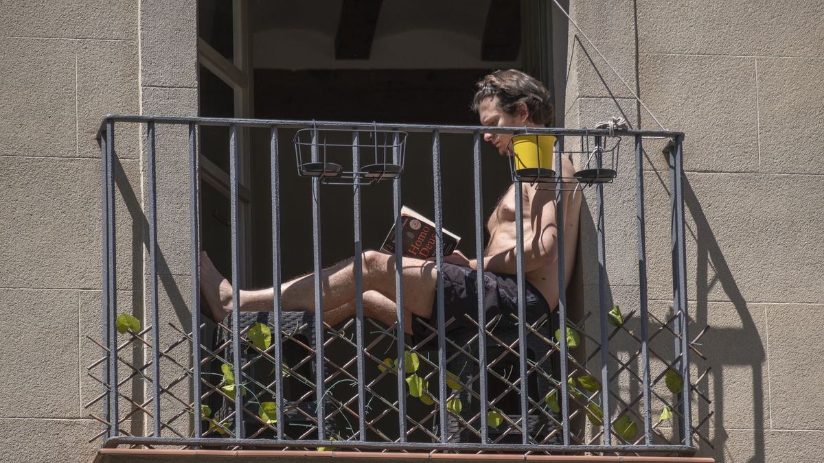 O czym pamiętać podczas opalania się na balkonie? 