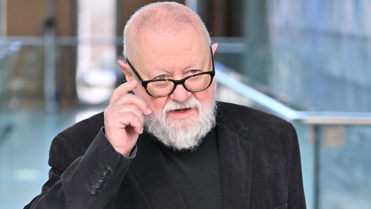 Profesor Jerzy Bralczyk trafił po wypadku do szpitala 