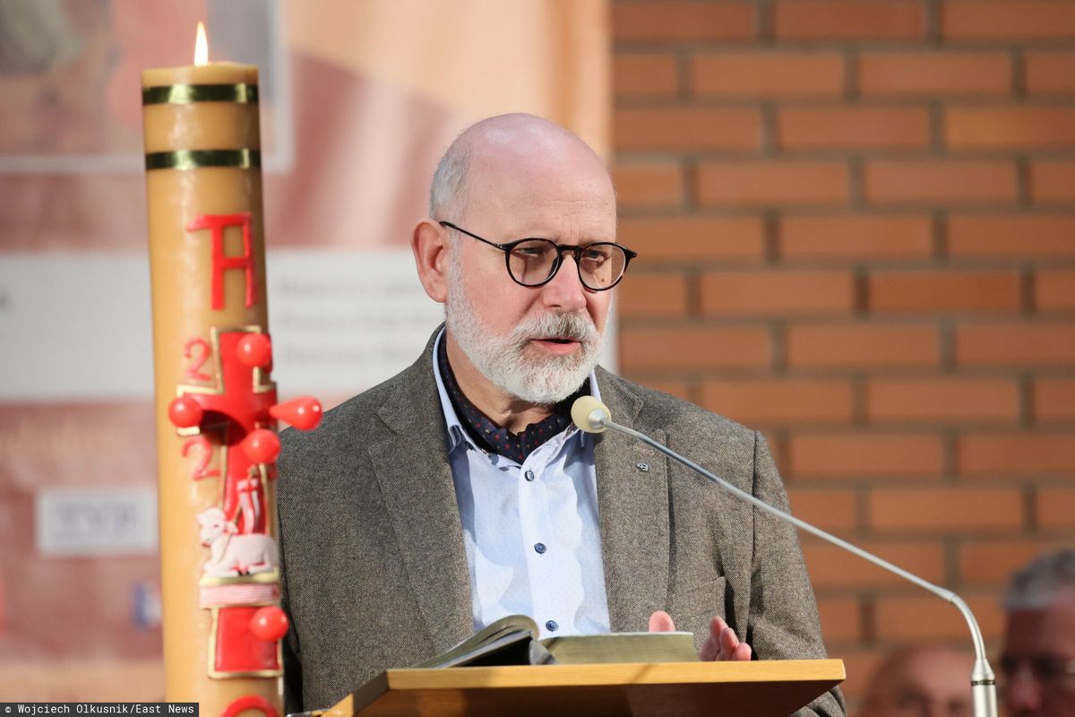 Przewodniczący KRRiT Maciej Świrski w czasie Narodowego Czytania Pisma Świętego w kościele na warszawskim Ursynowie