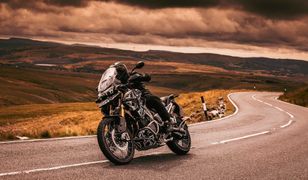 Triumph Tiger 1200 testowany też na asfalcie. Brytyjczycy pokazali kolejne wideo