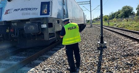Śmiertelny wypadek na torach. Utrudnienia na kolei