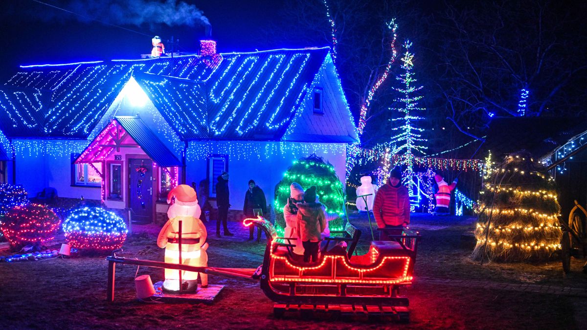 Szopka w Ptaszkowej przyciąga tłumy