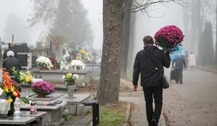 Niektórzy nigdy nie wejdą na cmentarz w nowych butach. Wszystko przez wierzenia