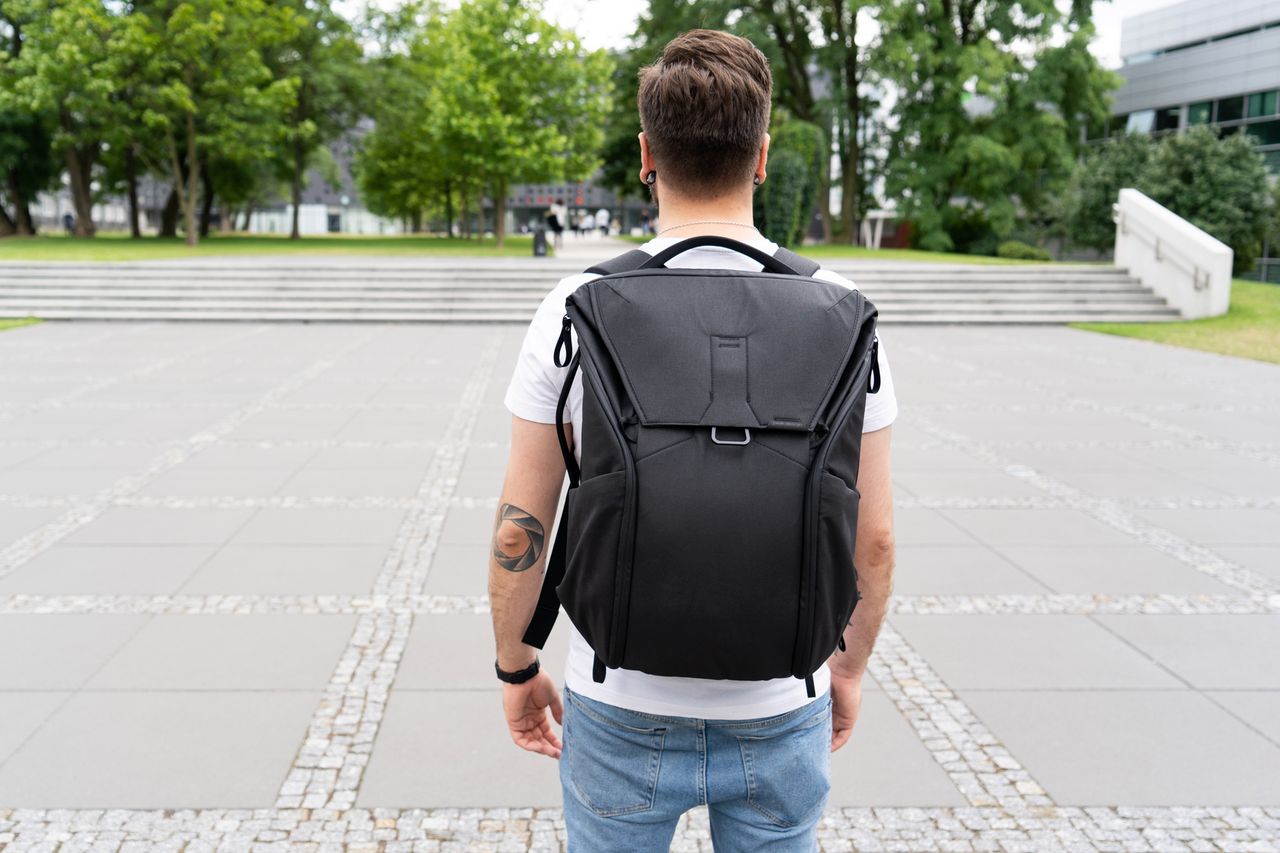 Czarny Peak Design Everyday Backpack 30l już jest. Dotarł do nas przed premierą