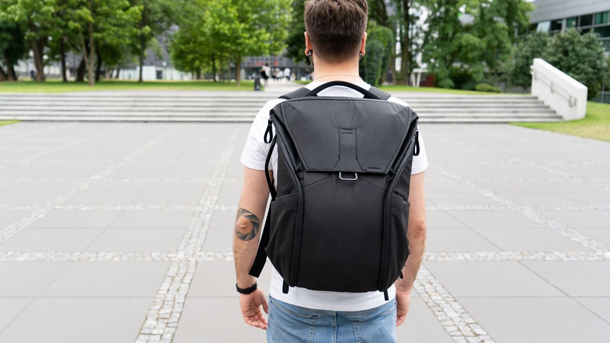 Czarny Peak Design Everyday Backpack 30l już jest. Dotarł do nas przed premierą 1