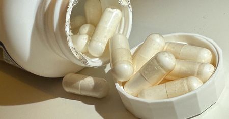 Ten suplement obiecuje głęboki sen i lepszą formę. Ale nie każdy powinien go brać
