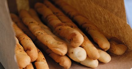 Włosi chrupią, aż miło. Prostą przekąskę przygotujesz w swojej kuchni