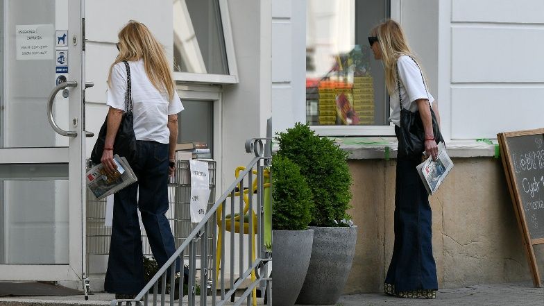 Monika Olejnik przemierza Warszawę we wzorzystych butach na koturnie