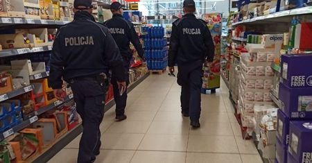 Policjanci ruszyli do sklepów i galerii handlowych. Masowe kontrole!