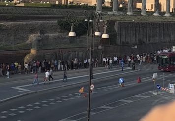 Gigantyczna kolejka w europejskiej stolicy. Biletów nie ma do końca miesiąca