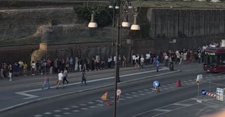 Gigantyczna kolejka w europejskiej stolicy. Biletów nie ma do końca miesiąca