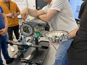 Nurtujące pytania dotyczące aut elektrycznych i hybryd. Odpowiedzi mamy od specjalisty