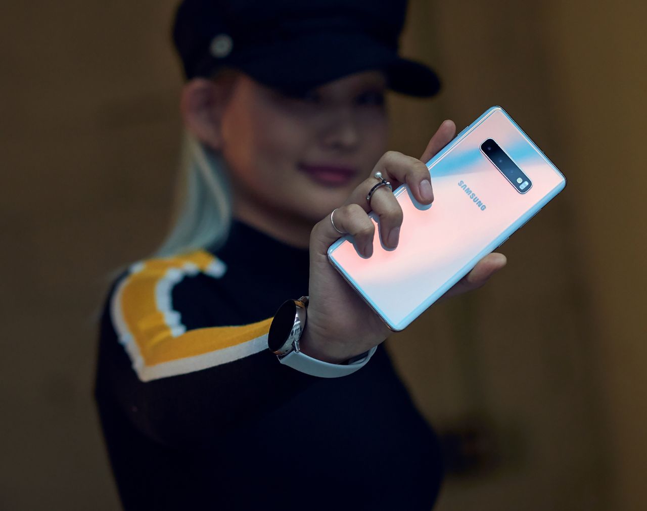 Otwór w ekranie na coś się przydał. Galaxy S10+ z najlepszym aparatem selfie według DxOMark