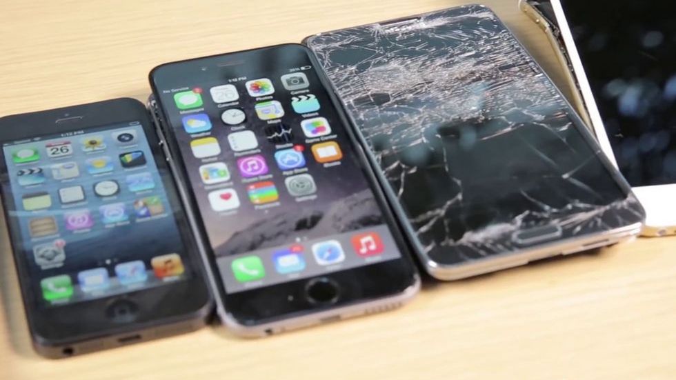 Śmiejecie się z giętkich iPhone’ów? Lepiej zobaczcie, jak ze zginaniem radzi sobie konkurencja! 1