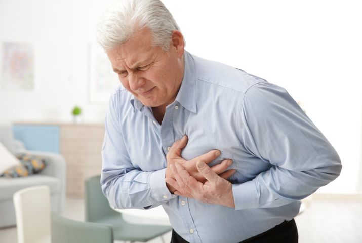 Niewydolność krążenia może objawiać się bólem w klatce piersiowej