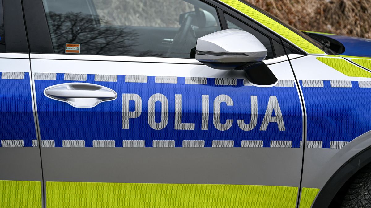 miejsce zdarzenia
Makowa, 28.03.2025. Policyjny radiow�z na miejscu kolizji w Makowej, 28 bm. Autokar z Bia�egostoku z 40 pasa�erami wypad� z drogi. (mgut) PAP/Darek Delmanowicz
Darek Delmanowicz
autobus, autokar, autokarowy, do rowu, komunikacja, policja, Policyjny radiow�z, przwr�cony, r�w, transport, turystyczny, w rowie, wypadek, wypad�