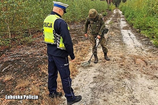 Bomba znaleziona w lesie, niewybuch, saper