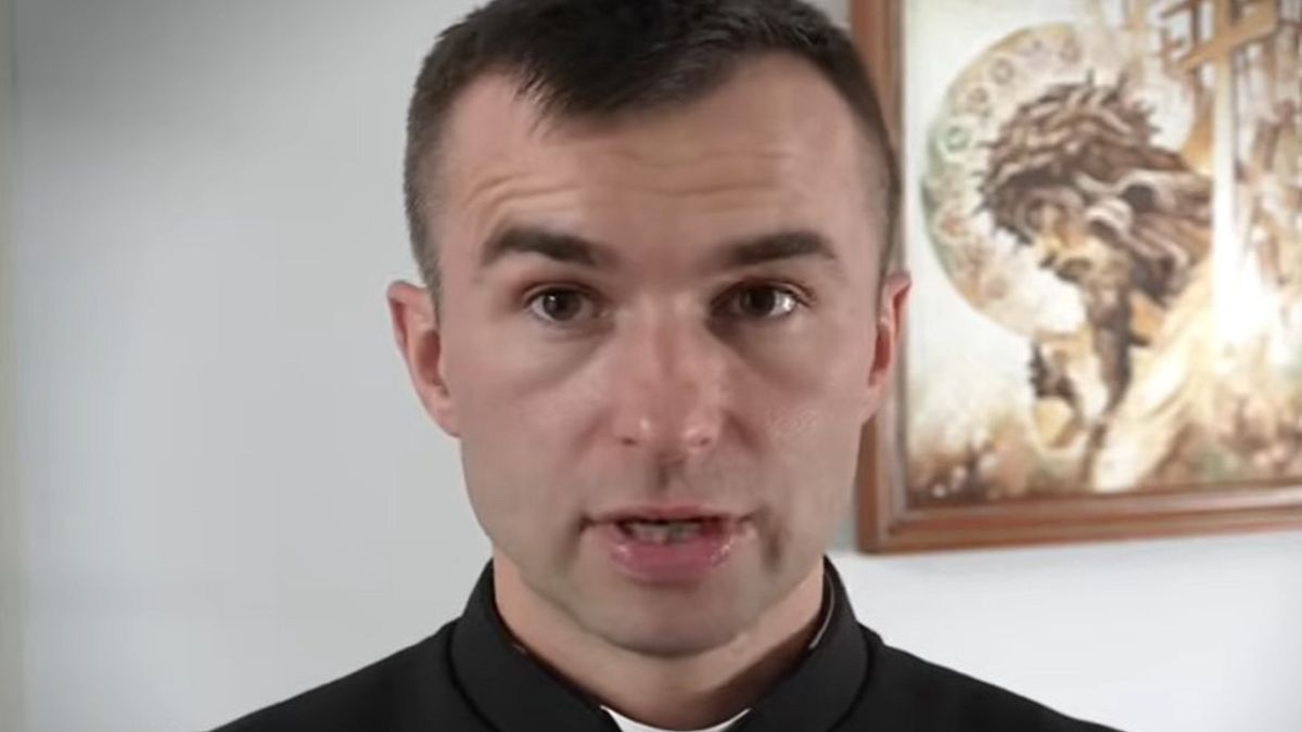 Ks. Sebastian Picur.