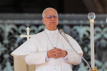 Papież o miłości ponad władzą w Kościele. "Wszyscy są powołani do służenia"